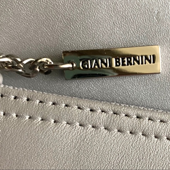 GIANI BERNINI LEATHER CROSSBODY SOFT SILVERY GRAY COLOR - SLEEK MINIMALIST STYLE - Picture 3 of 6